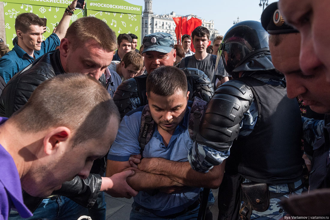 Жесткий разгон протестующих в центре Москвы людей, казаки, Навального, площади, полиция, полиции, начали, Москвы, Путина, довольно, много, вышли, Навальный, начала, Крыма, отвечали, Путин, георгиевскими, только, против