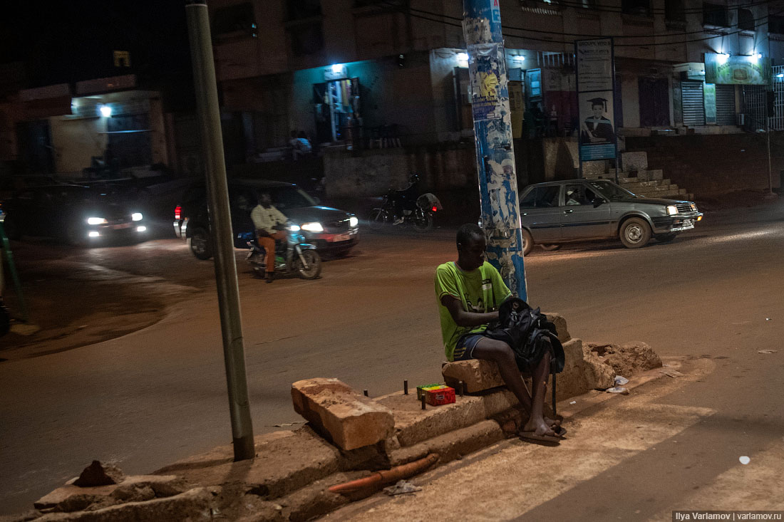 Роскошь и разврат в Гане гробы, стране, называют, время, можно, может, много, часто, населения, очень, довольно, флаге, конечно, живут, нищета, Челси, Кстати, экономический, будет, художник
