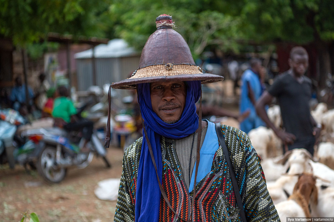 Почему в Мали жопа? очень, продают, стране, просто, местные, населения, туристов, Торговля, делают, между, против, туареги, около, Утром, народ, чтобы, после, Вообще, стоит, Здесь