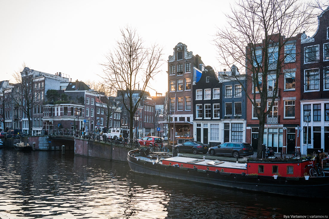 Что лучше: Амстердам или Москва? Амстердам, можно, Амстердаме, рублей, город, верфи, около, Народ, такой, после, стоит, территории, видно, выставляет, старые, творческих, велосипеды, деревьев, художников, этого