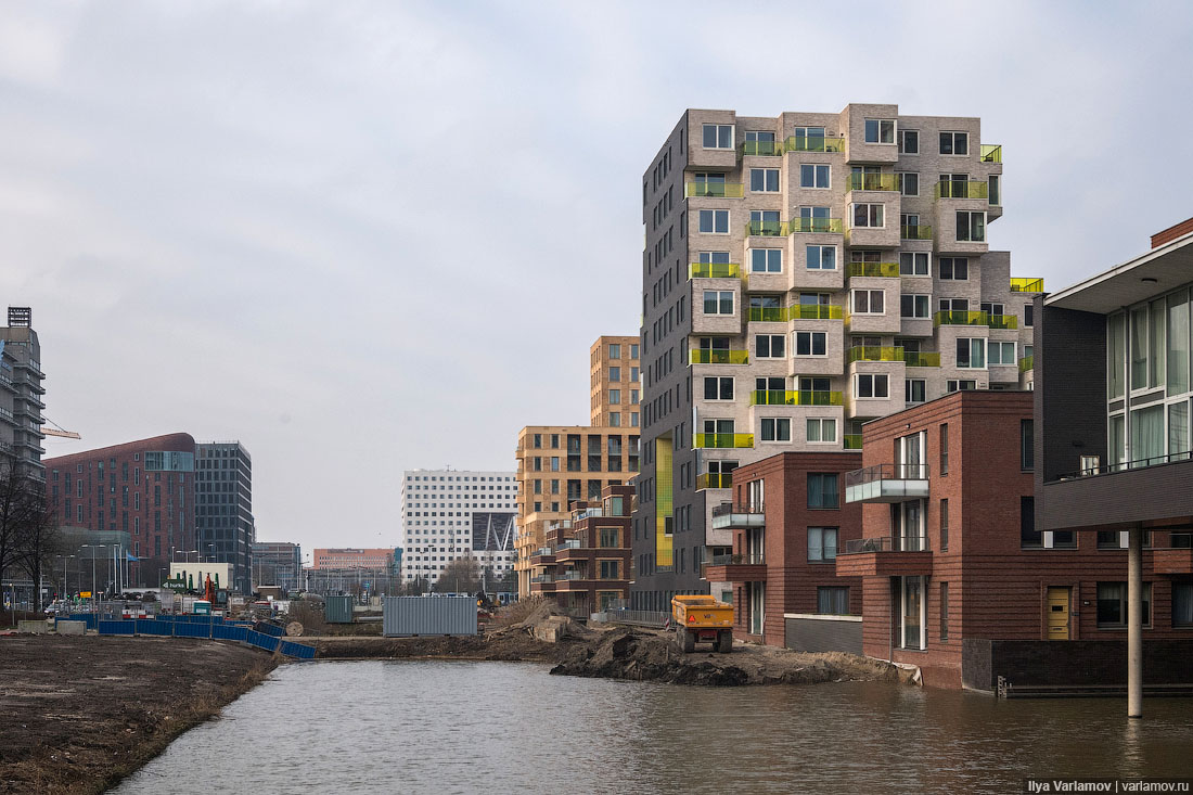 Такого Амстердама вы точно не видели (жуткие фото)! улицы, Амстердам, чтобы, кирпичом, таких, используется, такие, дороги, первых, этажей, делали, Очень, балконов, начали, разных, голландцы, этажи, назад, появились, земли