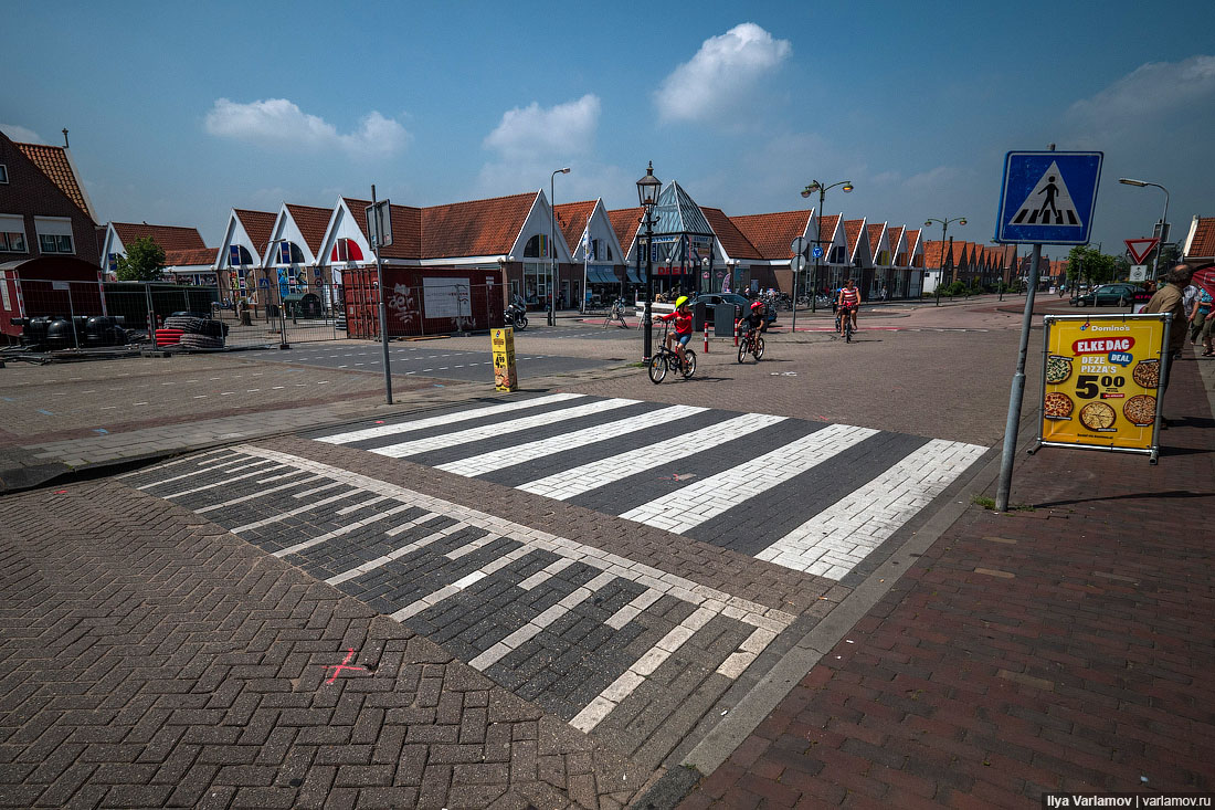 Что бывает, когда в стране уважают историю Старые, Волендам, исторической, сохраняется, голландцы, поэтому, менее, Амстердама, рыбой, просто, центр, сейчас, похож, Волендама, можно, истории, старого, города, асфальт, деревню