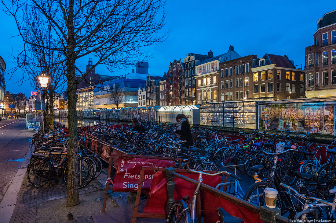 Город куда. Город без машин в Голландии. Финляндия Амстердам на машине. Амстердам до и после машины.