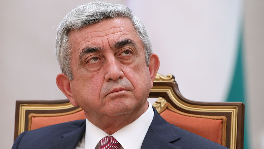 Премьер-министр Армении, из-за которого начались массовые протесты, подал в отставку