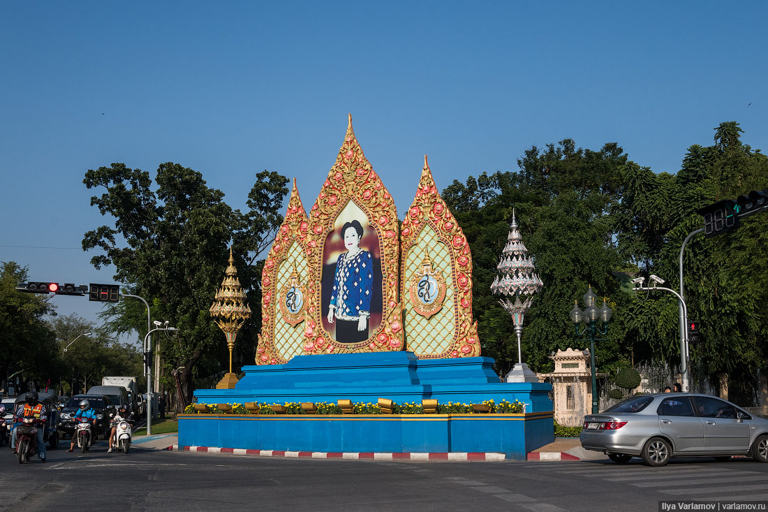 Бангкок: цветные дороги, призраки в аэропорту и культ короля очень, Пхумипона, Таиланде, город, можно, портреты, который, городу, аэропорт, короля, любую, метро, центр, Здесь, городе, сейчас, улочки, любой, много, страны