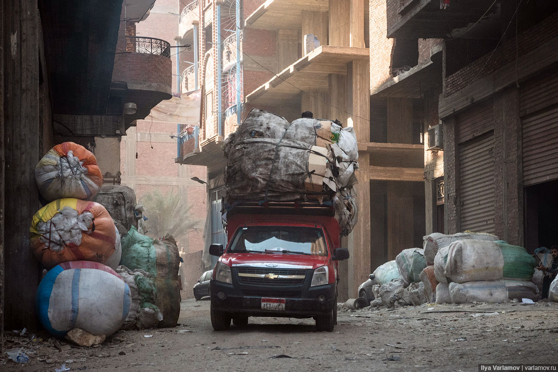 Город мусорщиков мусорщиков, мусора, Каира, Город, мусор, сортируют, крышах, копты, здесь, прямо, районе, этого, свинарники, проехать, отходов, балконы, деятельность, квартал, место, отходы