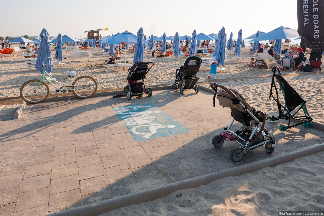 Неужели такое нельзя сделать в Крыму? очень, можно, пляже, Очень, конечно, круто, просто, стиле, стоят, такие, Здесь, чтобы, некоторые, зонтики, который, пляжу, Дубае, бесплатный, вдоль, удобно