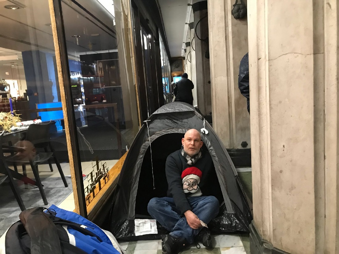 Как живётся бездомным при капитализме бездомных, словам, только, Dezeen, улице, Деклан, людей, потому, может, хочет, вечера, которых, жилья, человека, бездомные, жизнь, человек, больше, назад, ночует