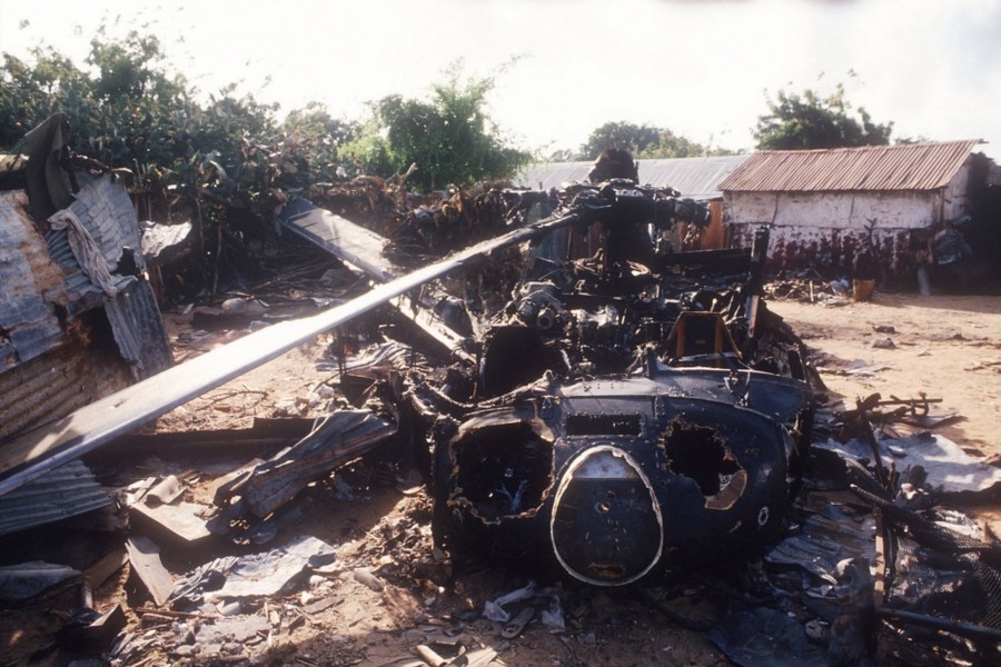 Битва за Могадишо: большой провал американцев в Африке Сомали, Могадишо, время, Айдида, только, сомалийцев, чтобы, пилота, Дельты, Дюрант, американцев, очень, американцы, сражение, когда, эфире, бойцов, огонь, рейнджеров, вертолётов