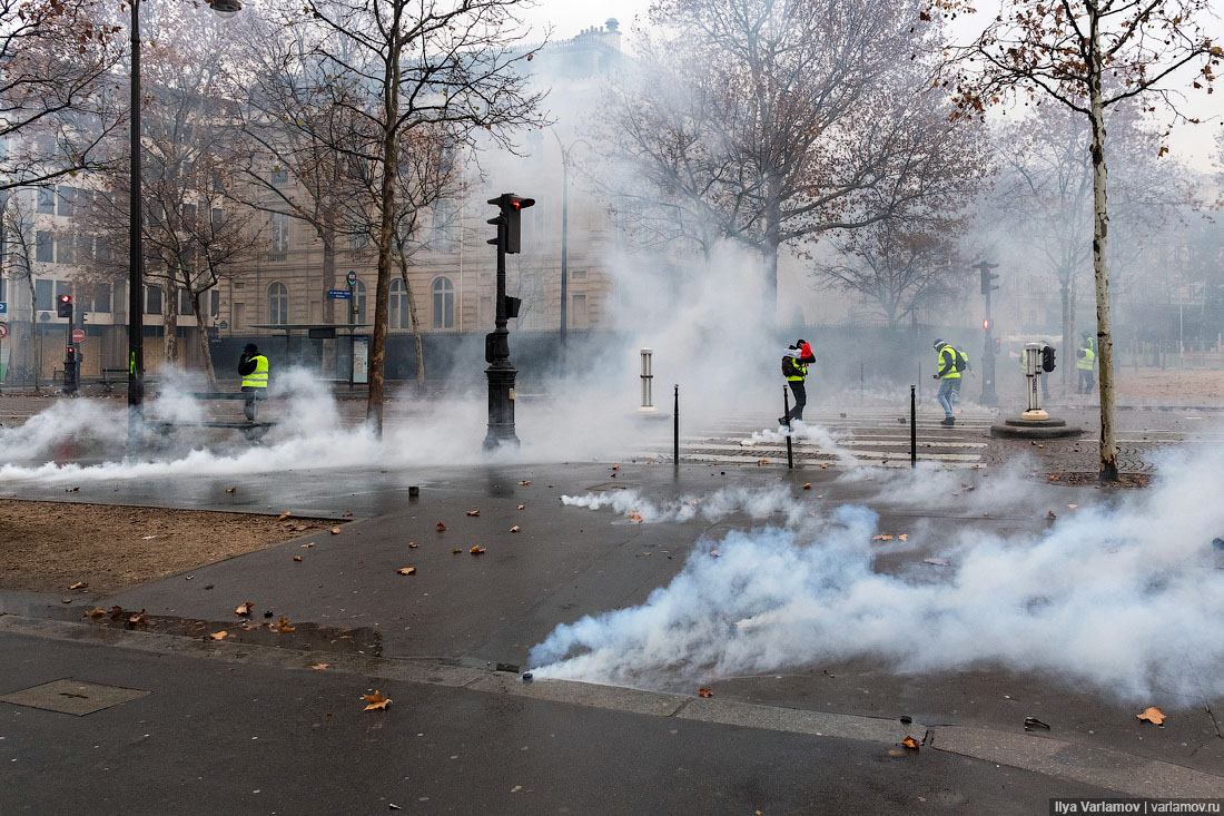 Вы что, хотите, чтобы было как в Париже? полиция, протестующих, машины, чтобы, протестующие, полицией, полиции, Триумфальной, баррикады, Париже, только, камни, которые, просто, полицейских, могут, против, власти, несколько, когда