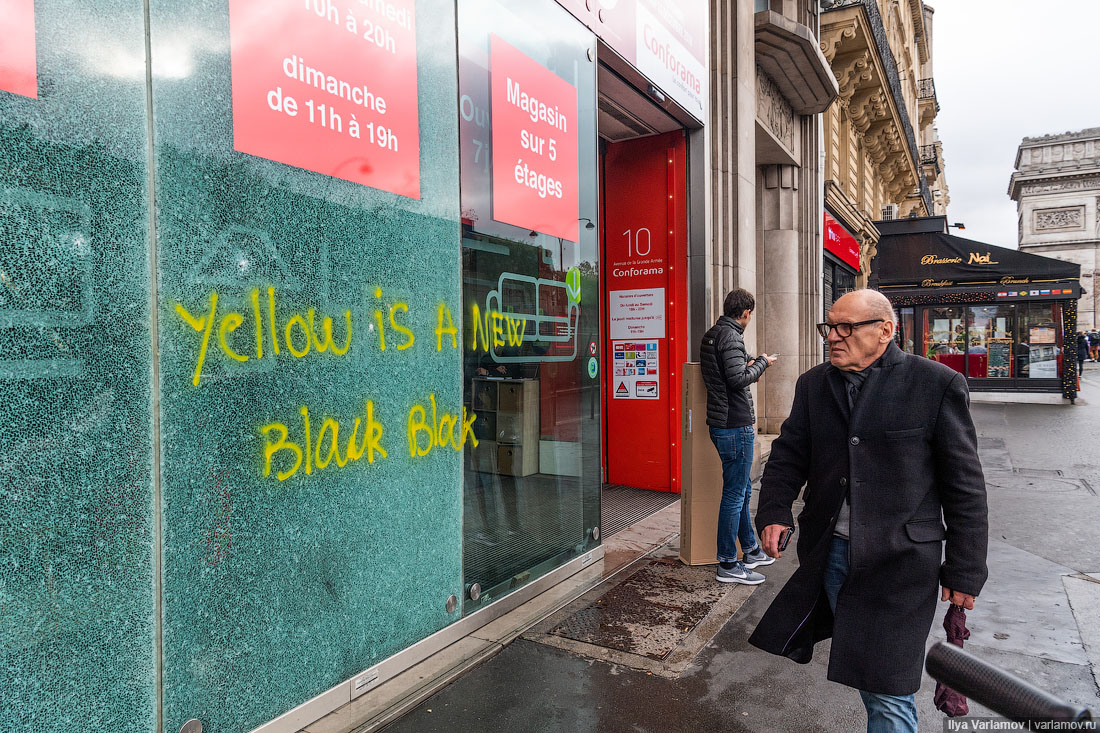 Париж: утро после погромов витрины, французы, машины, протестующих, BRosmini, магазины, чтобы, акции, полиция, рестораны, чёрными, Здесь, многие, некоторых, Чёрный, фанеру, Макрон, просто, полицию, стёкла