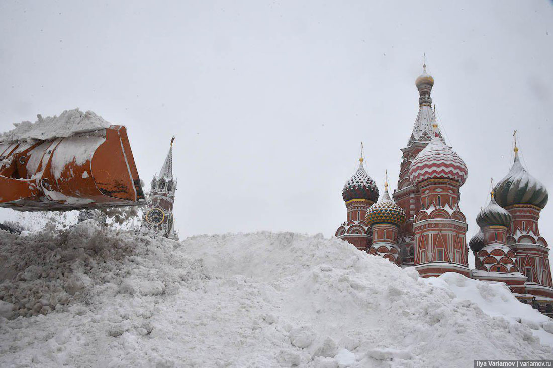 Снежный ад в Москве (фото) режиме, работают, снега, Мэрия, рекомендуют, тысяч, деревьями, аварий, Москве, рейсов, электропередач, снегопад, транспорта, общественного, обеспечивают, Работу, работников, машин, снегоуборочных, дворников