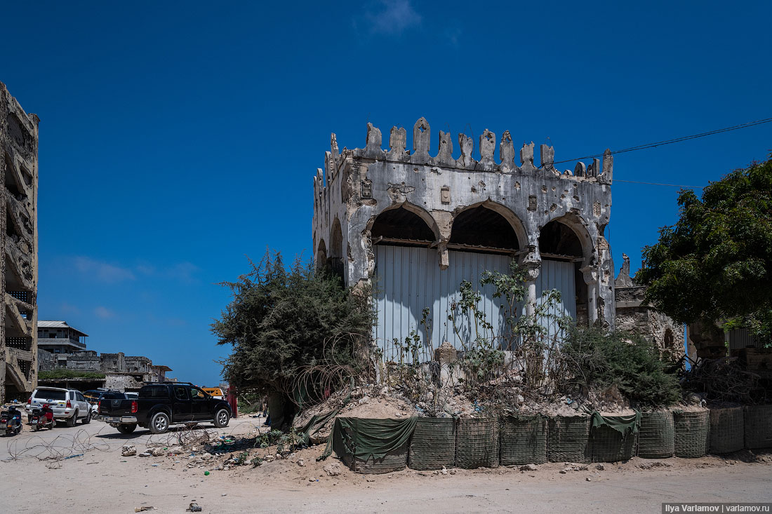 Могадишо, Сомали: остатки высокоразвитой цивилизации Могадишо, Сомали, войны, раньше, только, ехать, здания, отель, Сейчас, можно, руины, блокпоста, невозможно, аэропорта, сегодня, охраной, когдато, закрыт, потому, охраны