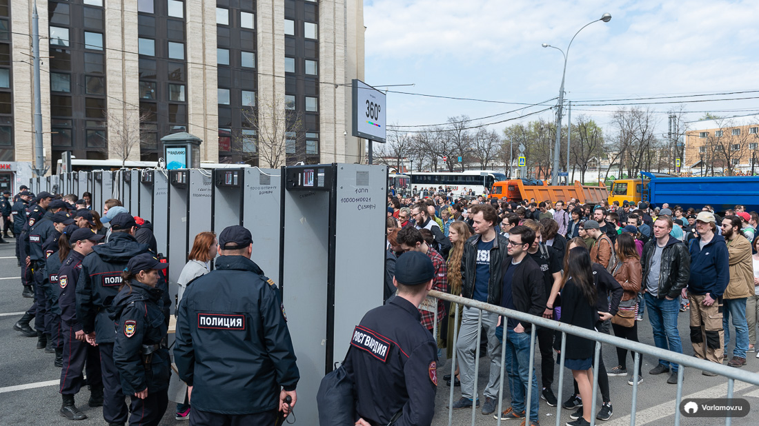 У нас завёлся предатель? сцены, протеста, происходит, инаугурации, растёт, позвольте, Сахарова, Большой, человек, пришли, думаете, проспект, неделю, Некоторые, Дурова, российским, триколором, целом, народные, походило