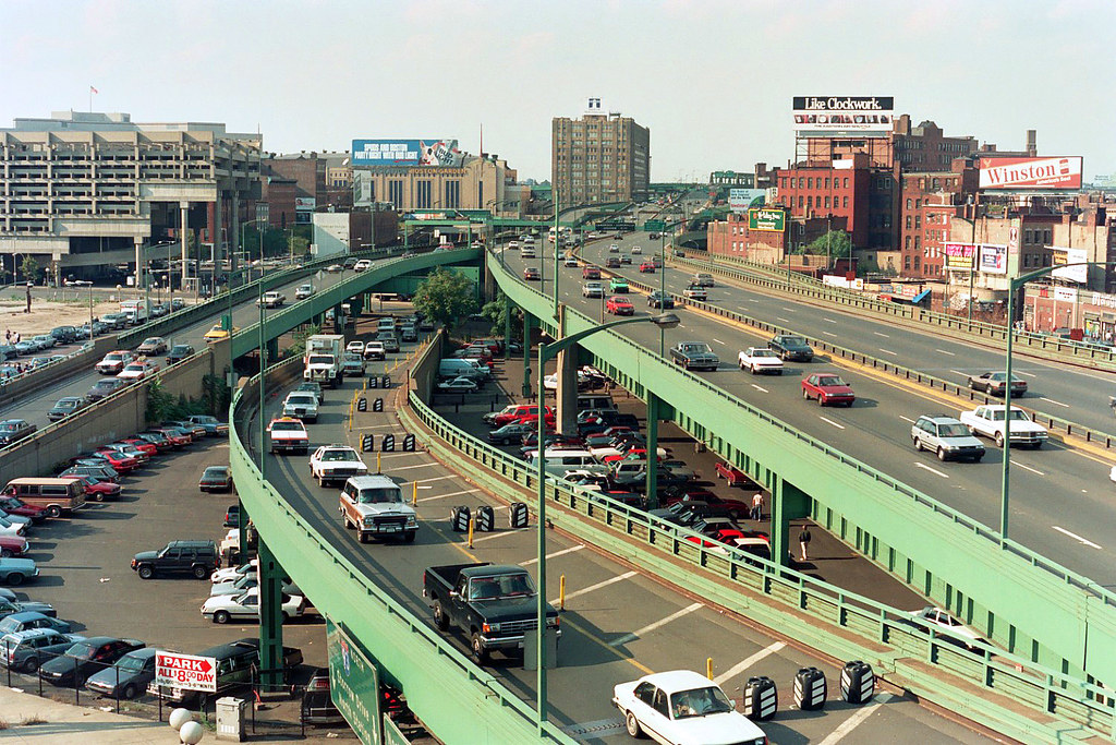 Как Бостон избавляется от машин дороги, город, можно, города, Здесь, здесь, такие, центра, Бостона, трамвай, Джона, зелёной, честь, Гринвей, через, первый, строительства, землёй, метро, просто