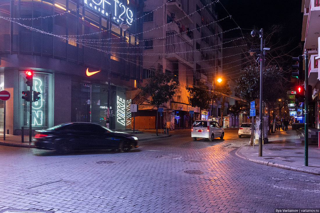 Телефона бейрут. Ливан ночью. Бейрут улицы развертка. Бейрут Владикавказ номер. Ночной Ливан любительские фотографии.