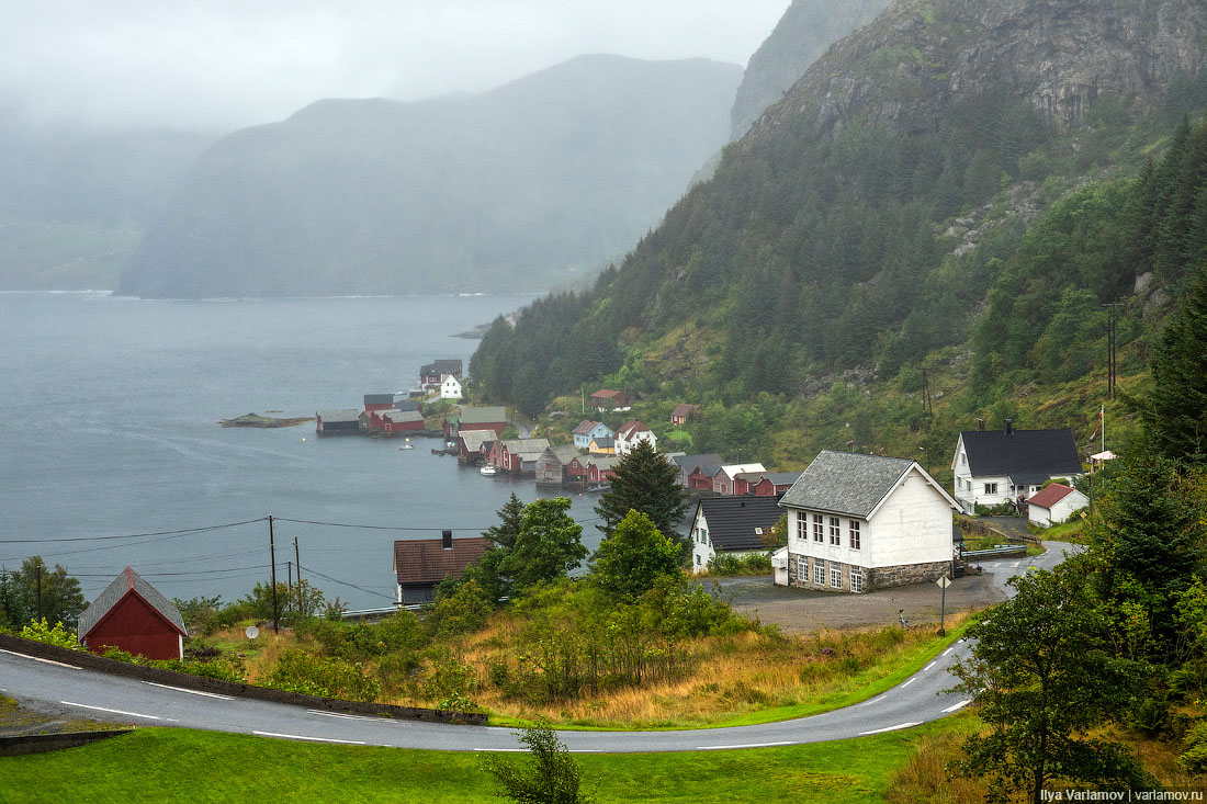 Норвегия: простые способы сделать хорошо туристам и себе самим Олесунн, можно, Норвегии, норвежских, стоят, столы, Рядом, террасы, практически, стоит, Видимо, просто, данном, рядом, Здесь, случае, дёрном, может, крыше, снега