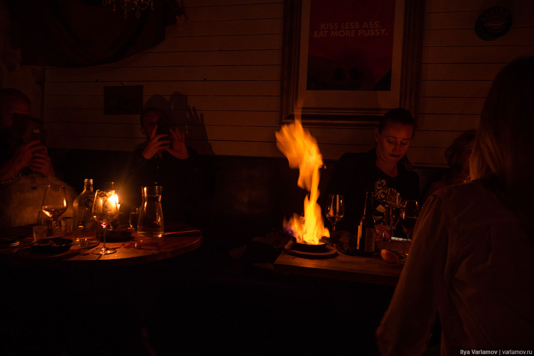 Панк-ресторан в Копенгагене: огонь, шприцы и рюмки водки ресторан, здесь, официант, только, оказывается, Здесь, больше, вечера, Royale, гостя, блюда, рассказать, прямо, можно, более, таком, датских, абсурда, доходит, подходит