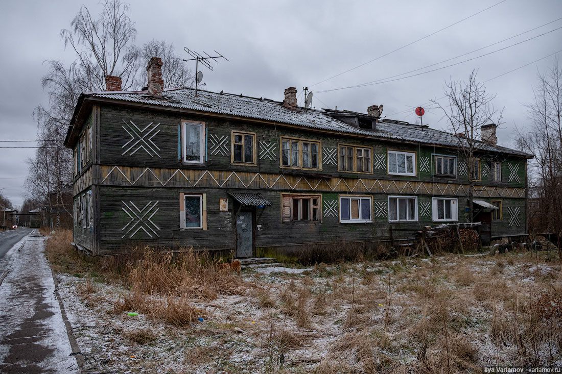 Барак картинки. Архангельск бараки. Архангельск Варламов бараки. Деревянный Барак в Архангельске. Архангельск с гнилыми бараками.