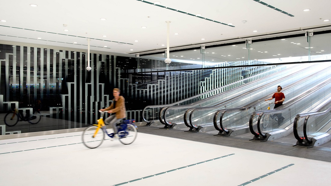 Это просто космос: в Гааге построили велопарковку на 8000 мест 