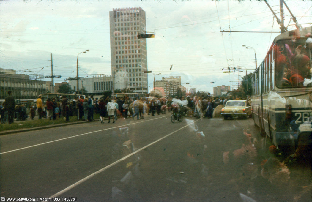 России 30 лет. Прогулка по Москве 1990 года 