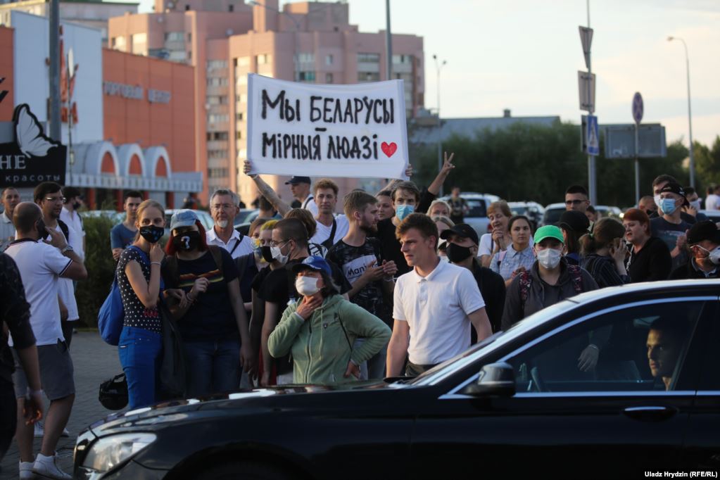 Минск: коктейли Молотова против военного спецназа 