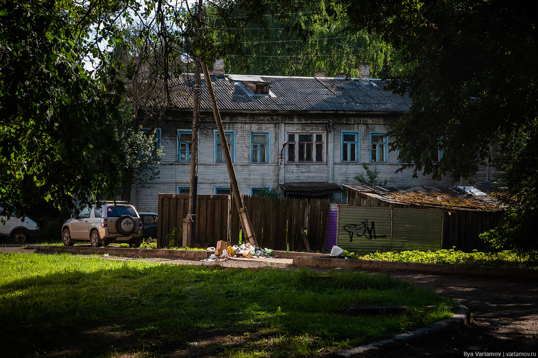 Русское новоселье: переезд из ветхого жилья в аварийное 