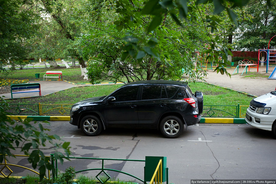 Парковка на зеленой зоне. Московская 19 парковка. Потёмкинская ул.,4а парковка. Парковки 19 века.