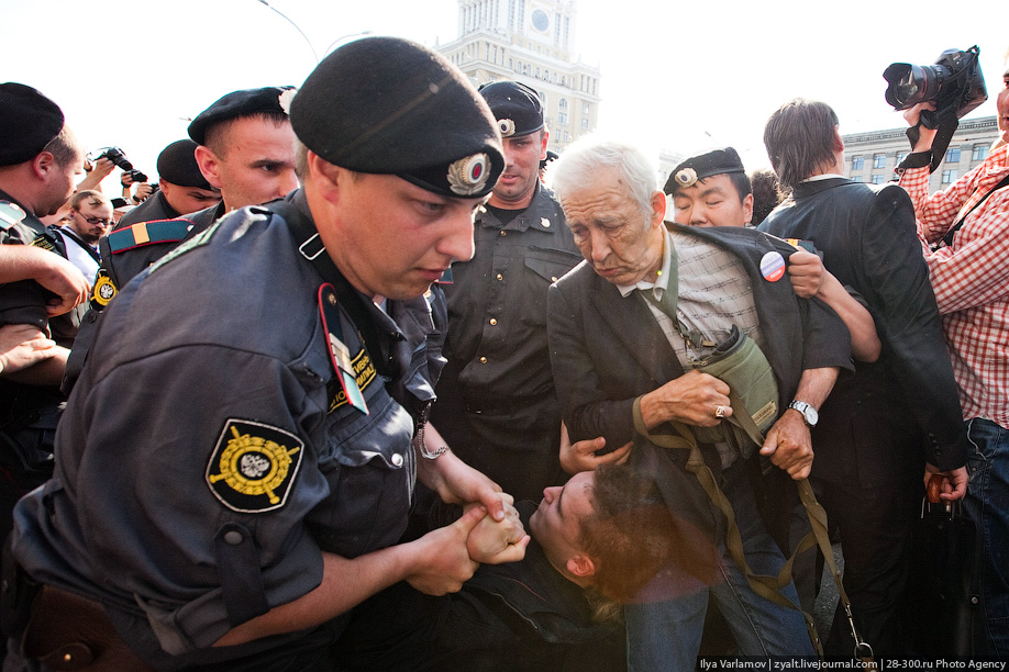 Народы поднимают голову. Марш несогласных разгон. Марш несогласных 2010. Марш несогласных в Одессе.