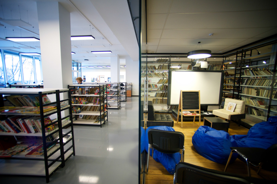 Новая библиотека в москве. Современная библиотека. Арт пространство в библиотеке. Креативное пространство в библиотеке. Современное пространство в библиотеке.
