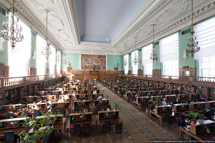 Библиотека в москве самая большая
