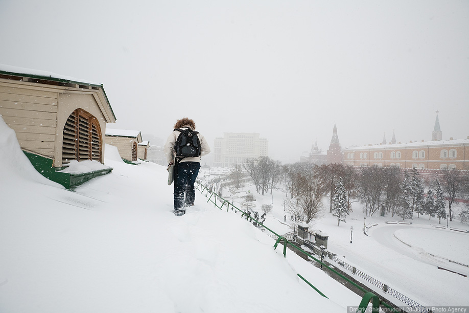 В москве выпал снег. Сбежать от снега из Москвы.