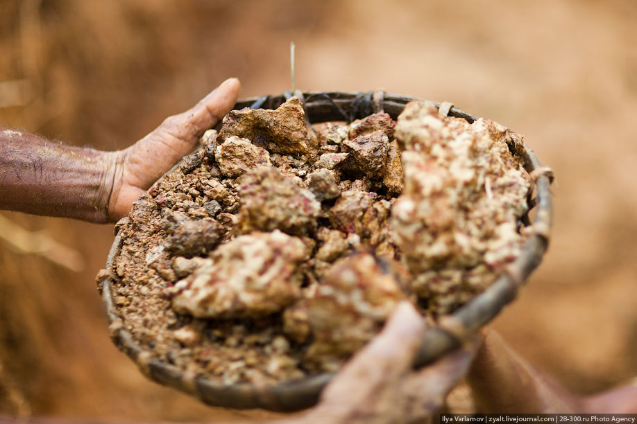 Как в Шри-Ланке добывают драгоценные камни