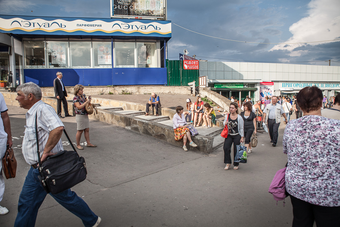 Фото возле метро